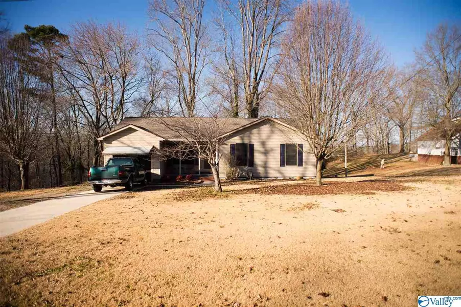 2237 Hillview Street NW, Hartselle, AL 35640