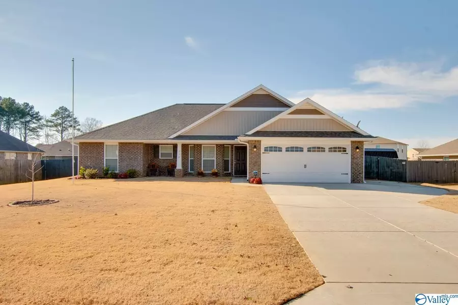 732 Piney Woods Road, Owens Cross Roads, AL 35763