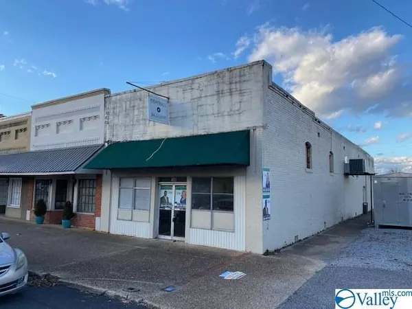 100 W Market Street, Athens, AL 35611