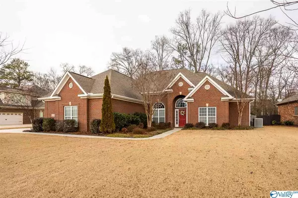 4733 Autumn Dusk Drive SE, Owens Cross Roads, AL 35763