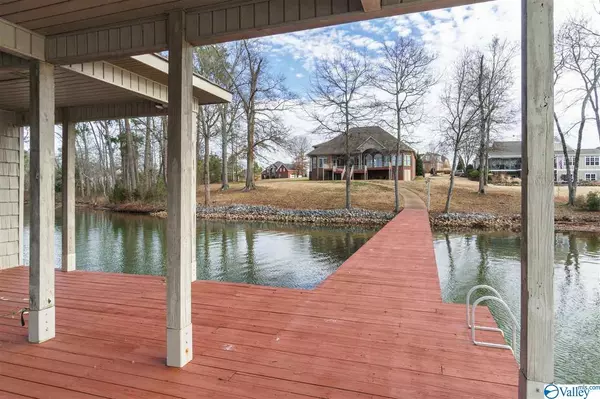 1524 Peninsula Drive, Scottsboro, AL 35769