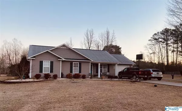 906 Vine Street, Glencoe, AL 35905