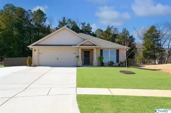 7423 Chaco Street SE, Owens Cross Roads, AL 35763