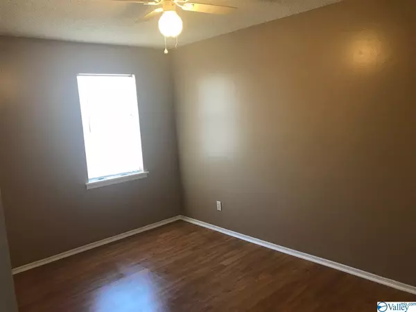 Decatur, AL 35603,406 Tammy Street