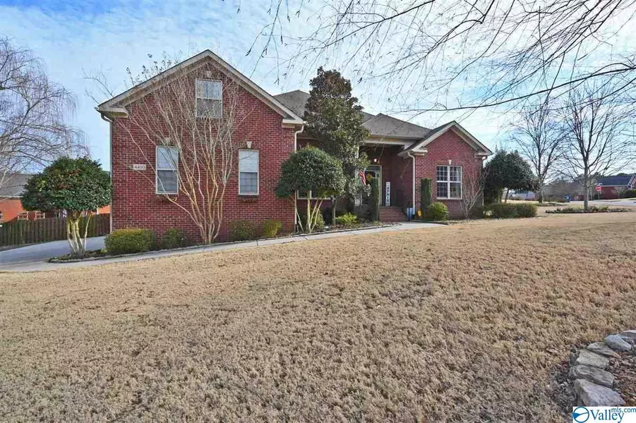 4400 Cove Nestle Drive, Owens Cross Roads, AL 35763