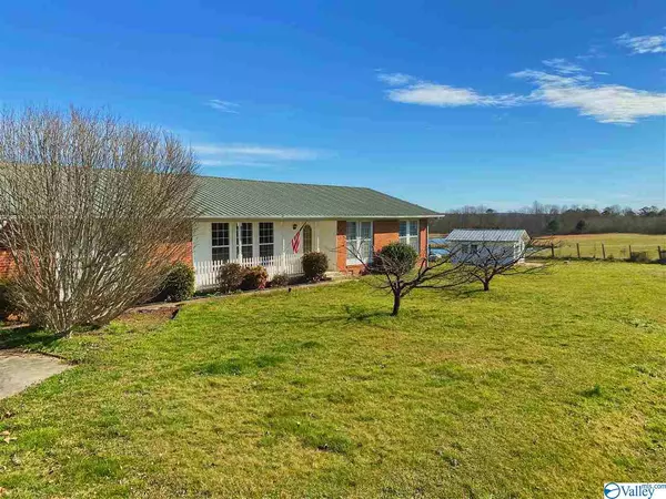 135 Gizzard Point Road, Scottsboro, AL 35768