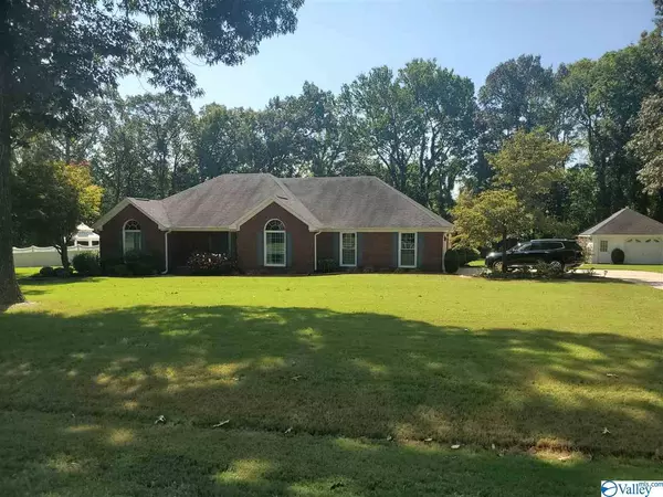 424 Forest Home Drive, Trinity, AL 35673