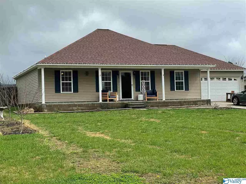 424 Wallace Drive, Hartselle, AL 35640