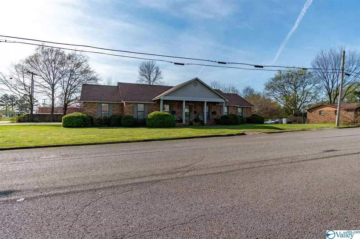 Moulton, AL 35650,323 East Street