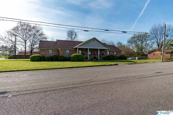 323 East Street, Moulton, AL 35650