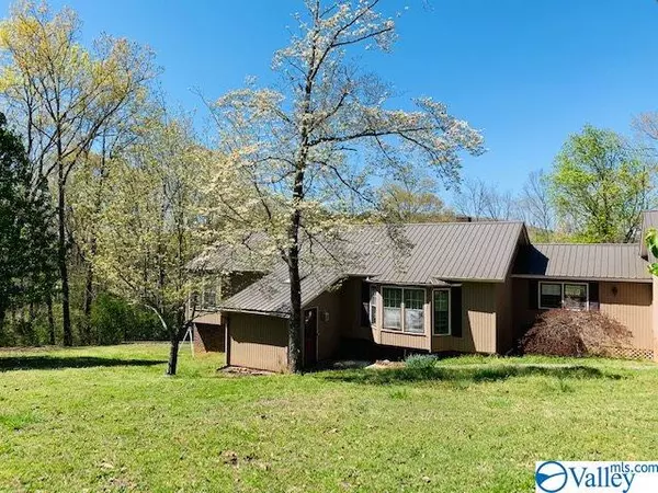 109 Colonial Drive,  Scottsboro,  AL 35768