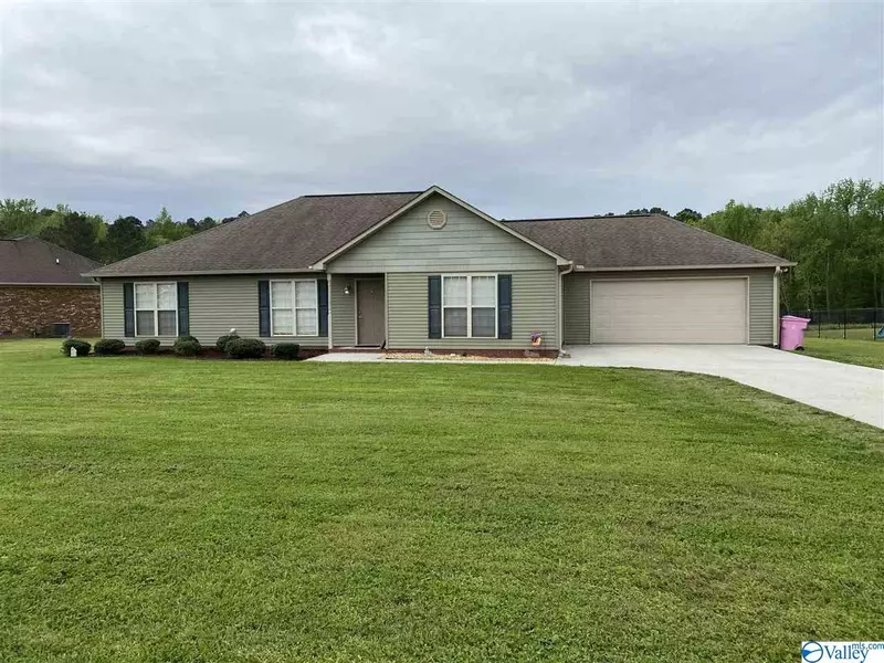 1410 Summerchase Lane, Albertville, AL 35951