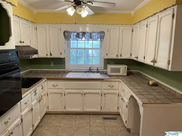 Russellville, AL 35654,524 County Road 131