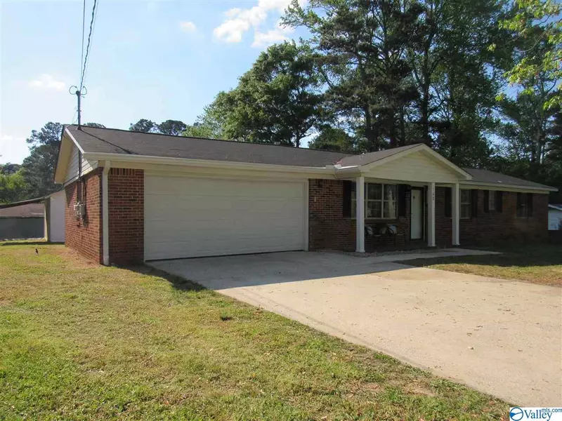 108 Henley Street, Albertville, AL 35951