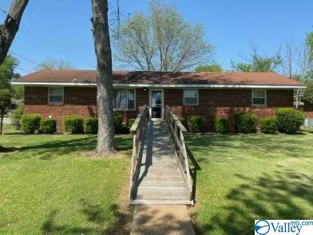 108 S Debeth Plaza, Athens, AL 35611