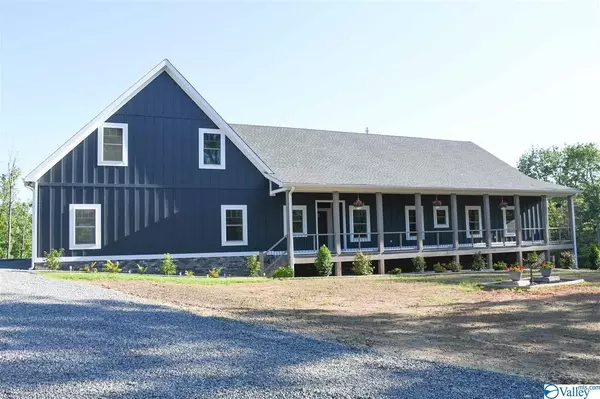 1400 Horseshoe Bend Road, Scottsboro, AL 35768