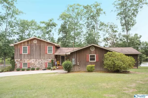 222 Aqua Vista Drive East, Gadsden, AL 35901