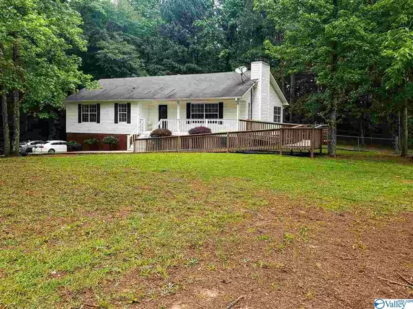 Warrior, AL 35180,296 Country Road