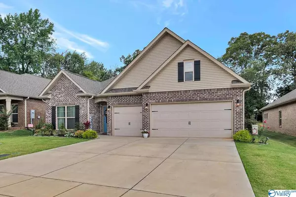 266 Falcon Ridge Drive, New Market, AL 35761
