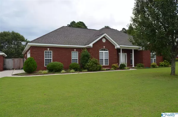 140 Fawn Ridge Drive, Decatur, AL 35603