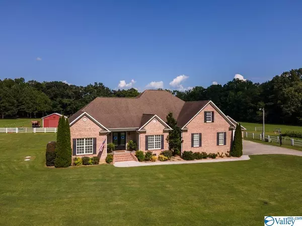 2750 Woods Cove Road, Scottsboro, AL 35768