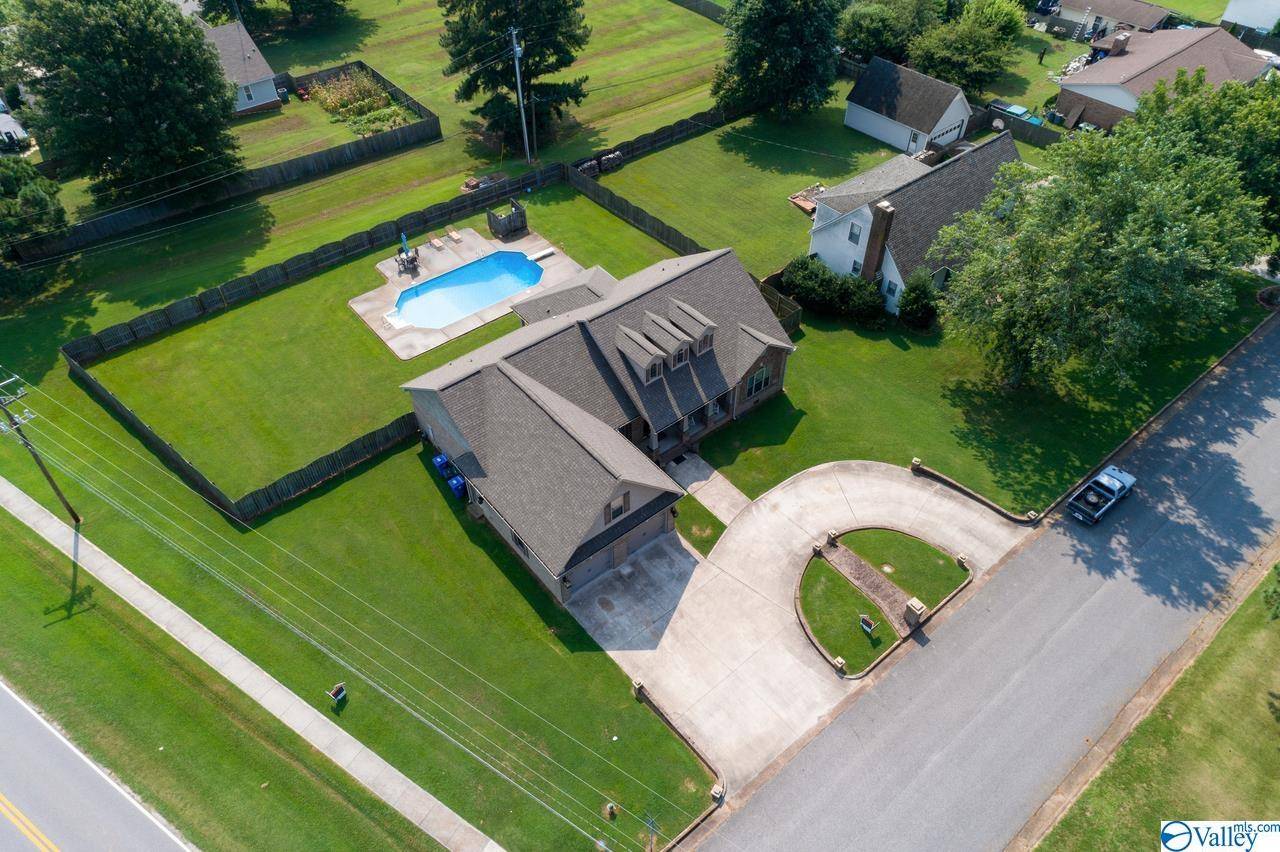 16278 W Glenn Valley Drive, Athens, AL 35611
