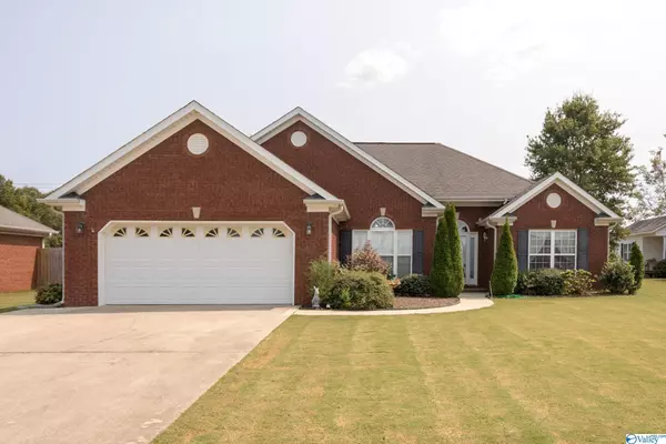 1633 Lake Manor Drive SW, Decatur, AL 35603