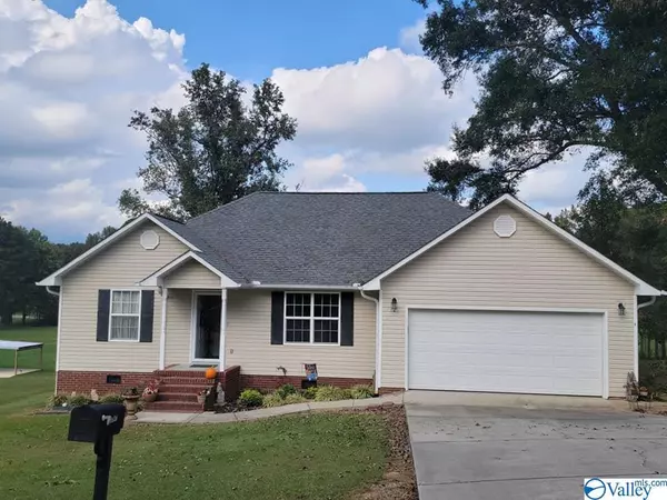 1126 1st Place NW, Arab, AL 35016