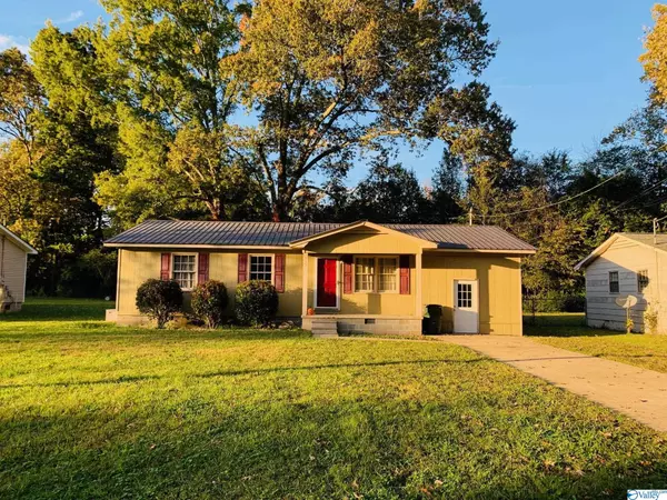 527 Dean Street, Scottsboro, AL 35768