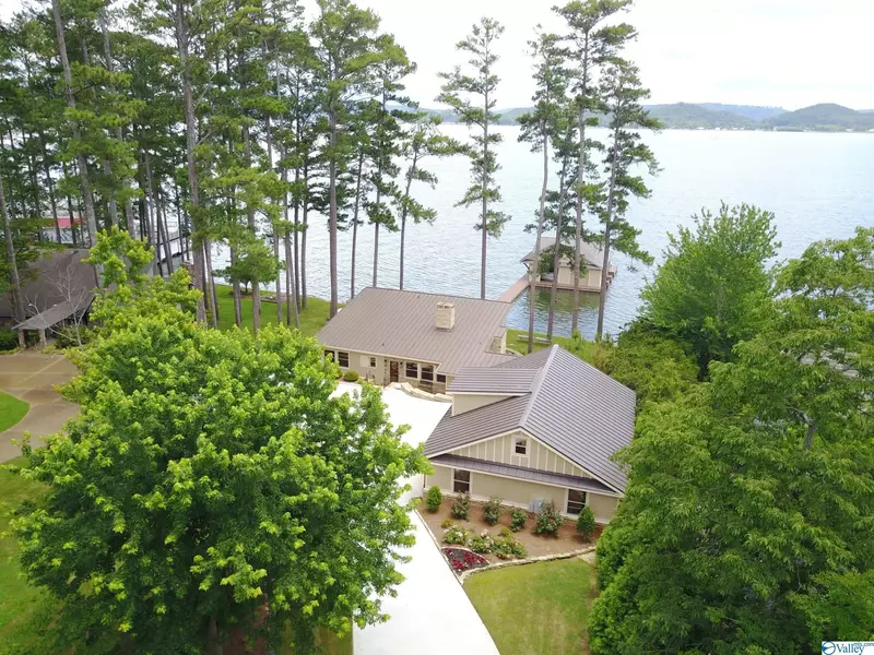 978 Browns Creek Road, Guntersville, AL 35976