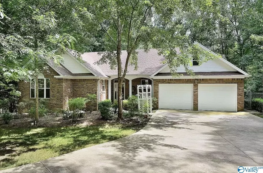 255 Cleveland Circle, Hodges, AL 35571