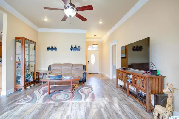 Athens, AL 35611,10038 Snake Road