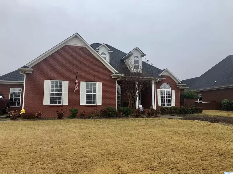 1108 Blackbriar Circle NE, Hartselle, AL 35640