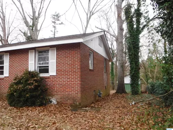 Weaver, AL 36277,909 Woodlock Lane