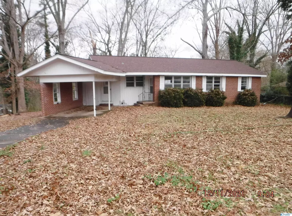 Weaver, AL 36277,909 Woodlock Lane