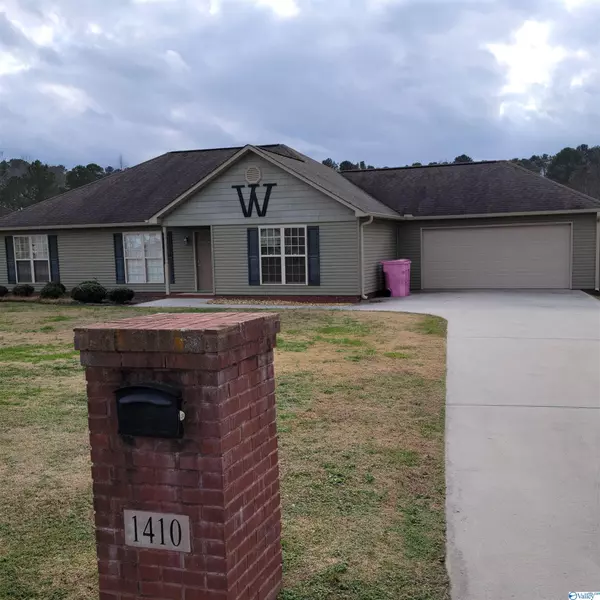 1410 Summerchase Lane, Albertville, AL 35951