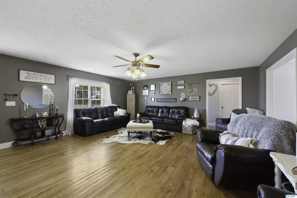 Grove Oak, AL 35975,2918 County Road 400