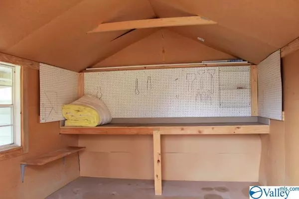 Grove Oak, AL 35975,937 County Road 394