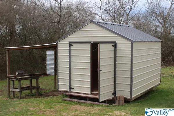 Grove Oak, AL 35975,937 County Road 394