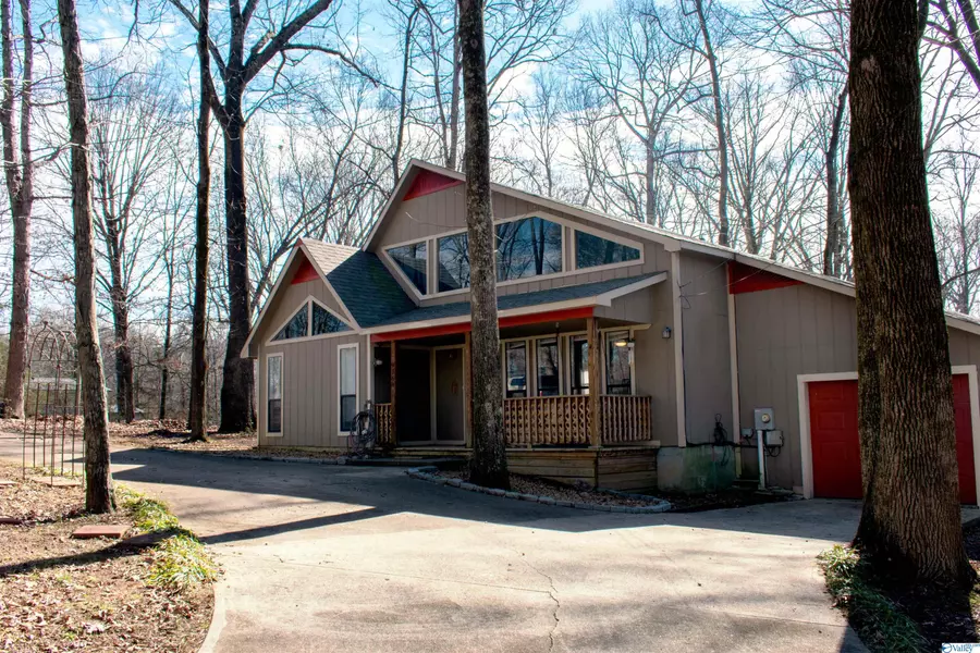 9768 Poplar Point Loop, Athens, AL 35611