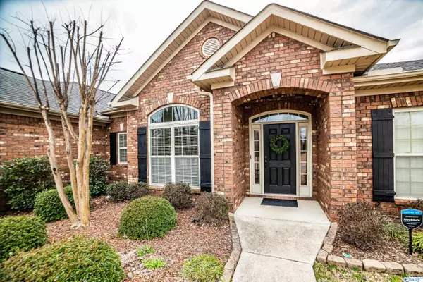 3204 Stone Path Lane SE, Owens Cross Roads, AL 35763