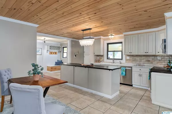 1207 Evelee Street SW,  Decatur,  AL 35601