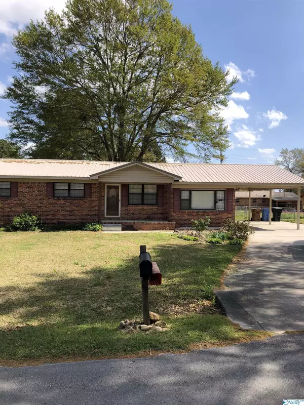 302 Sunset Street SW, Hartselle, AL 35640