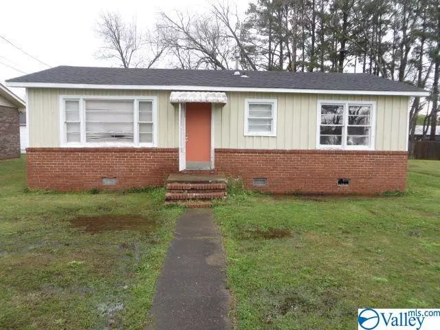 206 W Parks Avenue W, Scottsboro, AL 35768