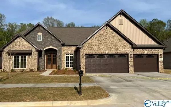 7516 Flint Crossing Circle, Owens Cross Roads, AL 35763