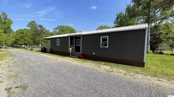 Cedar Bluff, AL 35959,990 County Road 131