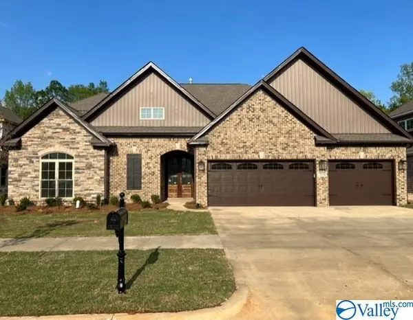 7510 Flint Crossing Circle, Owens Cross Roads, AL 35763