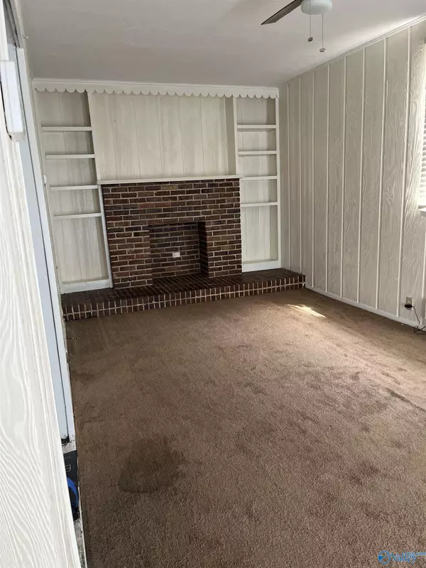 Huntsville, AL 35810,3911 Memorial Parkway North