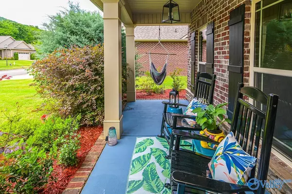 Owens Cross Roads, AL 35763,3011 Magnolia Leaf Circle