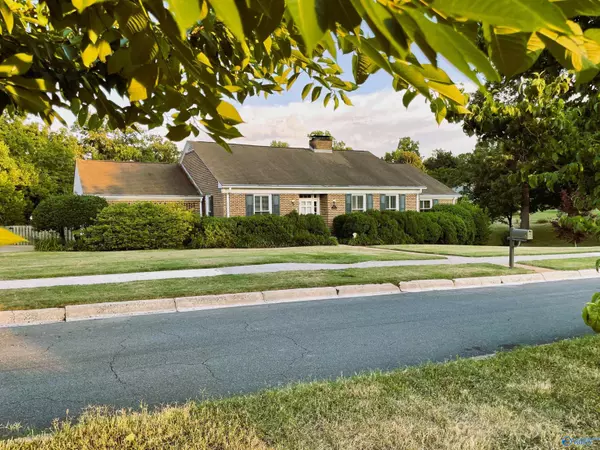 807 River Bluff Drive, Sheffield, AL 35660